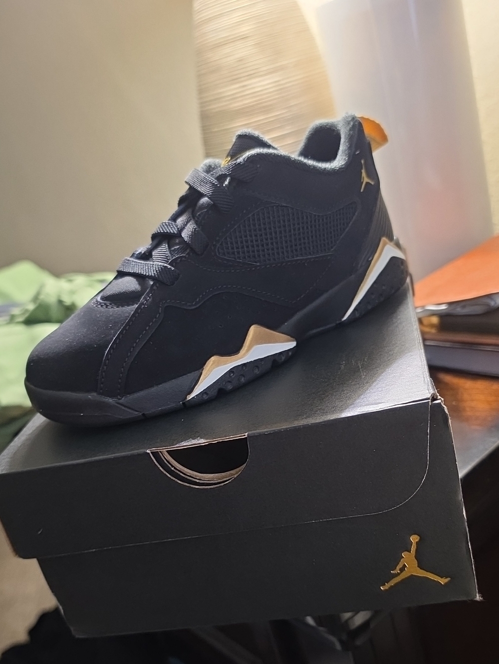 Jordan MVP 92 Childrens Low-Top Sneakers in Black with Gold Accents NWT